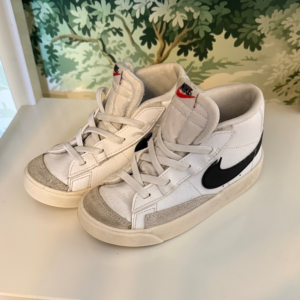 Nike Kids White and Black Sneakers
